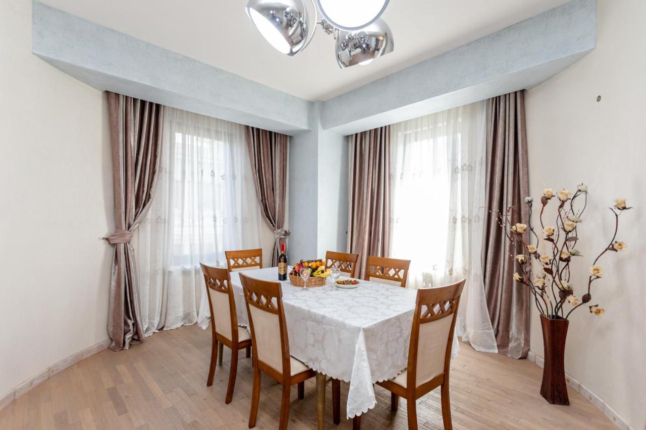 Luxury 4 Bedroom Apartment Tbilisi Buitenkant foto